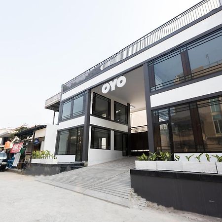Oyo 1310 Urban Residence Yakarta Exterior foto