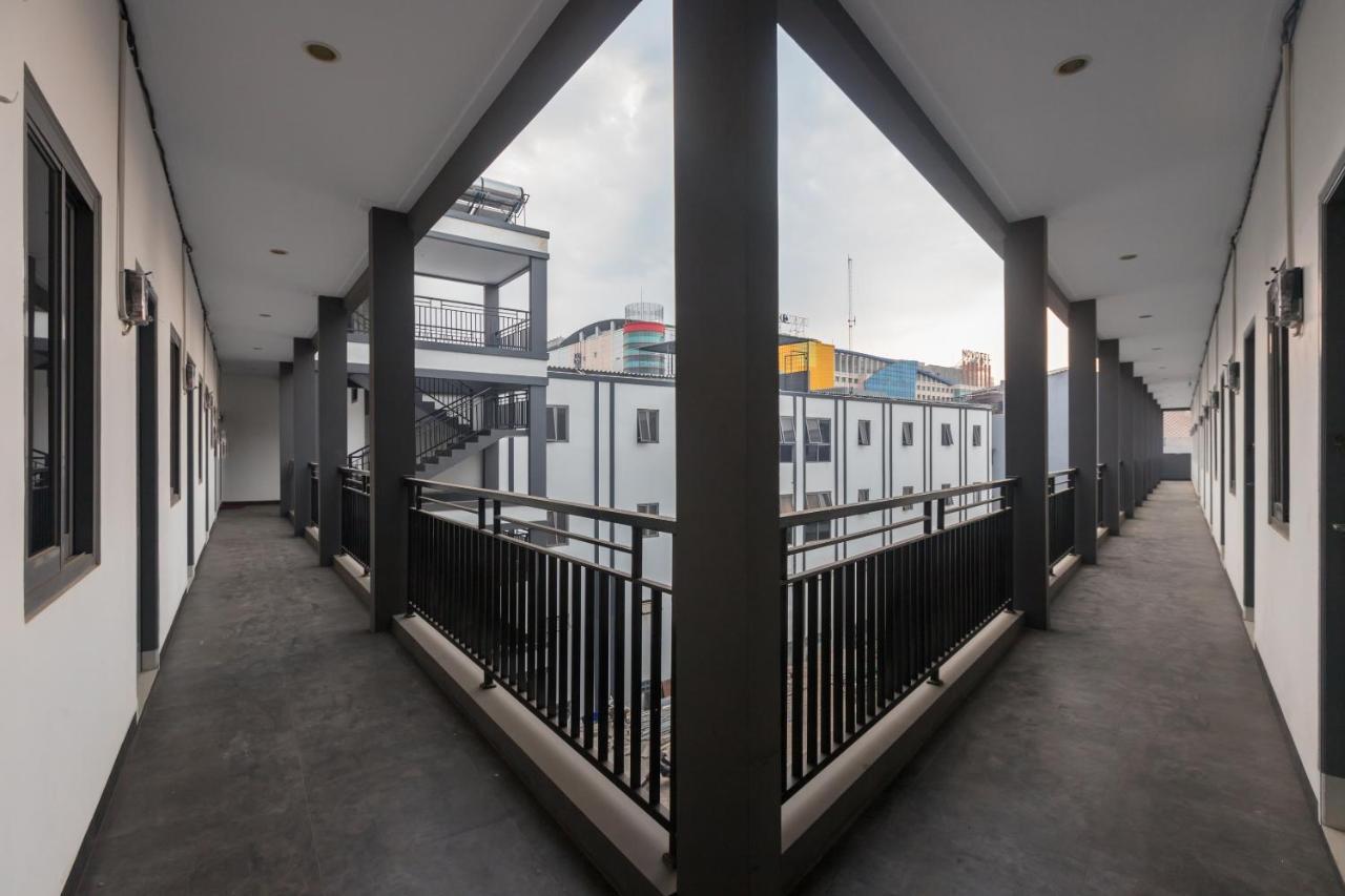 Oyo 1310 Urban Residence Yakarta Exterior foto